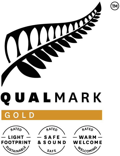 qualmark-gold-award-logo-horizontal.png