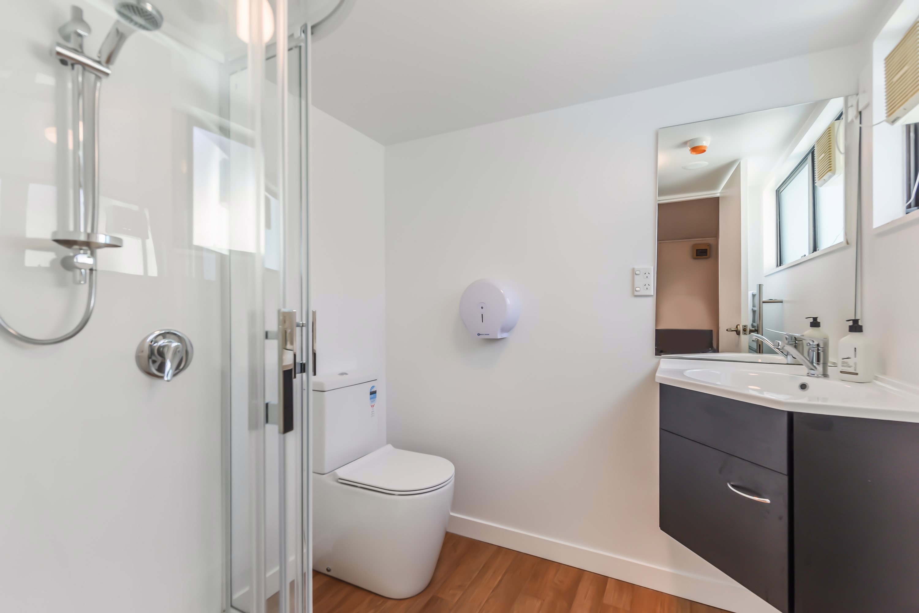 ensuite-cabins-new-refurb-3